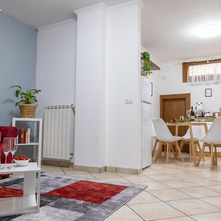 20 Min Aeroporto Fco - Casa Tranquilla Con Parcheggio Esterno Gratuito Acilia Bagian luar foto
